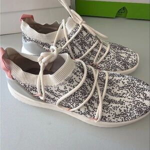 Brand New Adidas Cloudfoam Knit Sneakers - 10